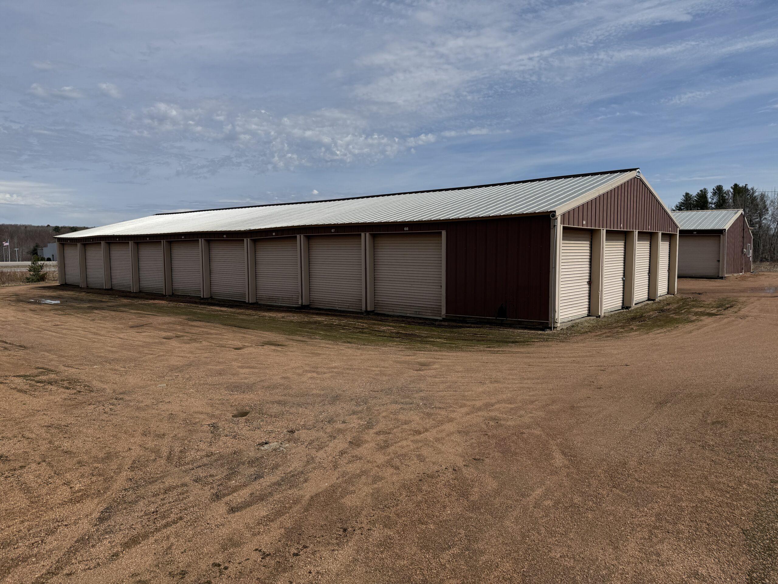 Drive-up storage building with roll-up doors of different sizes